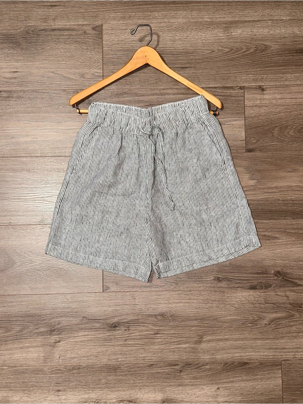 Lands End Shorts Women’s Linen Drawstring 
Shorts - White & Black Size XS